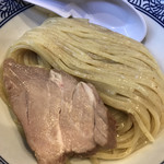 豚骨一燈 - スパイスつけ麺の麺  ズームアップ！