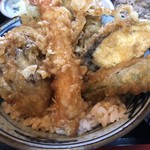 Ippuku tei - 舞茸、海老天、ナス、オクラ、サツマイモ、大葉の天ぷらです。
