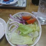 伊勢屋酒店 - ハンバーグのサラダ。