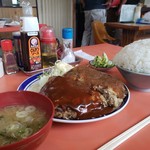 文福飯店 - 奥にある物が大きく見えます