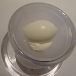 ウシマル - 十七皿目　自家製のミルクアイスとヨーグルト