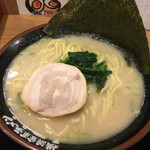 横浜家系ラーメン 丸岡商店 - 