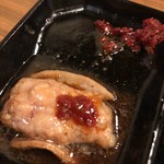 七輪さく - ホルモンに辛味調味料乗せ