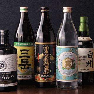日本各地の地酒・焼酎、自然派ワインなど豊富に揃えております