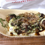 Takoyaki Ebisu - 8個入りのたこ焼き400円