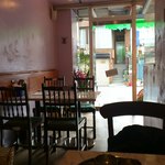 インド食堂TADKA - 明るい店内