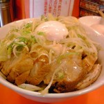 ちばから - 油そば醤油(きざみ豚・温玉付き)+豚増し 「ニンニクアブラカラメ」(1,050円)　2011/03