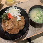 炭焼き初代 はぜる - 薩摩黒だれ豚丼【2019.7】