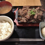 Umayakinikusakabaumatarou - 馬焼肉定食 1000円 →オープン記念で500円