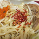 ラーメン二郎 - 粗挽き唐辛子投下～♪