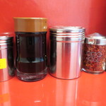 ラーメン二郎 - 卓上調味料