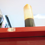 ラーメン二郎 - カウンター上の赤酢