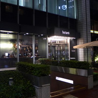 TexturA - 有楽町電気ビルヂングの北館にある「テクストゥーラ」。すぐ向かいには高級ホテル・ペニンシュラが聳える