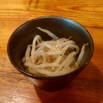 酔ってけ場 キンマル酒場 - お通しのもやしナムル