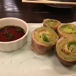 串焼き 源's - レタスのバラ肉巻き