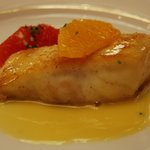 ラ・メール ザ クラシック - 「鯛のポアレ　フルーツソース」のアップ