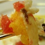 ラ・メール ザ クラシック - 「鯛のポアレ　フルーツソース」をいざ、いただきます。