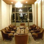 ラ・メール ザ クラシック - レストランを出たところにある喫煙可能なソファ。いずれはここもガラス張などで煙を隔離してほしいものだ。