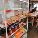 モヌッカ - サンド系・奥はイートイン