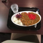 ジェイズカフェ - ライスだけでなくカレーも山盛り カレーライス大盛り550円