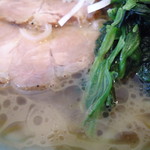 横浜家系ラーメン みさきや - スープの色