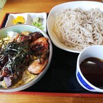 炭火焼鳥 萃 - 焼き鳥丼 手打ち蕎麦セット (600円)