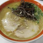 一九ラーメン - キクラゲ 投入