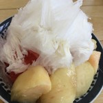 かき氷屋 ミピ - 苺みるく ＋ 桃 ¥500 ＋ ¥100
