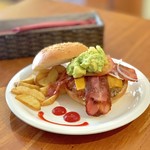 111918487 - アボカドチーズバーガー(820円)