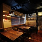日本酒バル ゆすら堂 - テーブル席
