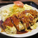 丸喜 - ”玉子巻きとんかつ定食”  850円（税別）を 裏メニュー ”味噌 and マヨネーズ” でお願いして楽しみました。 これ最高ですョ！　　　　　　2019.07.17