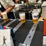 ビールスタンド重富 - 2度注ぎ マイルド注ぎ 3度注ぎ 待ち風景