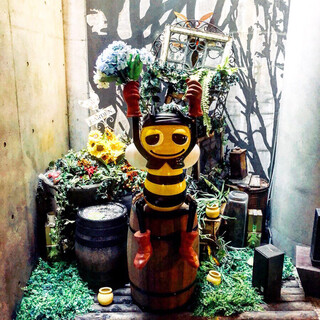 BEE HOUSE - 
