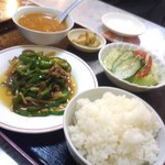 Genchuu En - 夜の定食、青椒肉絲。玉子とトマトのスープが何気に旨い