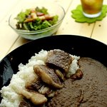 カフェ カプリ - 伊豆牛食べるなら当店で！伊豆牛をのせたカレー