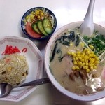 ファミリー食堂さいとう  - ラーメン定食（とんこつラーメンに変更）