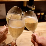 餃子とスパークリング バブルス - HAPPY BIRTHDAYに乾杯♪