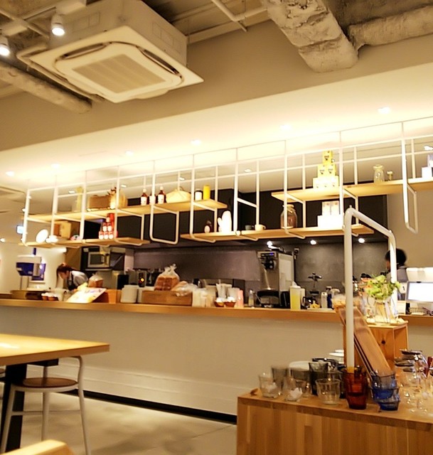 內裝的照片 Blue Leaf Cafe 食べログ 繁體中文