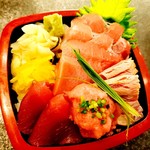 Sushi mamire - まぐろまみれ重　(大トロ.中トロ.炙り中トロ.赤身.ネギトロ)
