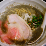 布施丿貫 - セメントのようなスープにピンクのレアチャーシューがエロい(*≧艸≦)
