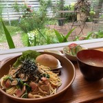 Rozu Kafe Kaze No Ga-Den - 景色を見ながらのランチ