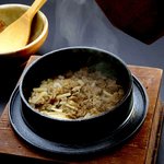 洗心寮 - 料理写真:炊きたてあつあつのしじみ釜飯を是非ご賞味下さい。ご注文頂いてから炊き上げますので20分弱お時間をいただいておりますが、お電話でご連絡を頂ければご希望の時間に合わせて炊き上げます。