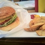 エー アンド ジーダイナー - チーズバーガー。