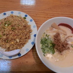 麺屋 武家 - カレー炒飯大盛り500円＋津大門豚骨ラーメン580円