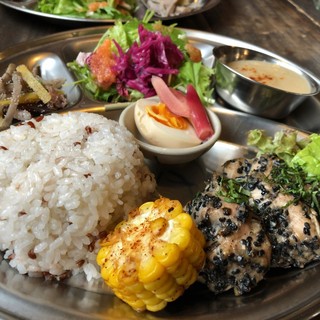 パモニルパフ プラスヤマネコヤ_0