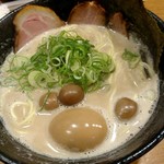 濃厚豚骨らーめん+コンビ味玉
