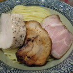 煮干し中華そば 一剣 - チャーシュー三種