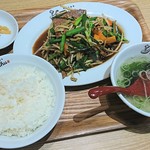 れんげ食堂 Toshu - レバニラ炒め定食￥702(税込)