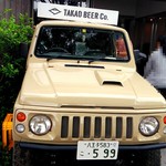 マルタ - 高尾ビールのトラック。車体の横にタップがある。