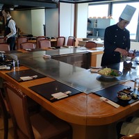 ステーキハウス あづま - 目の前でシェフが焼き上げます